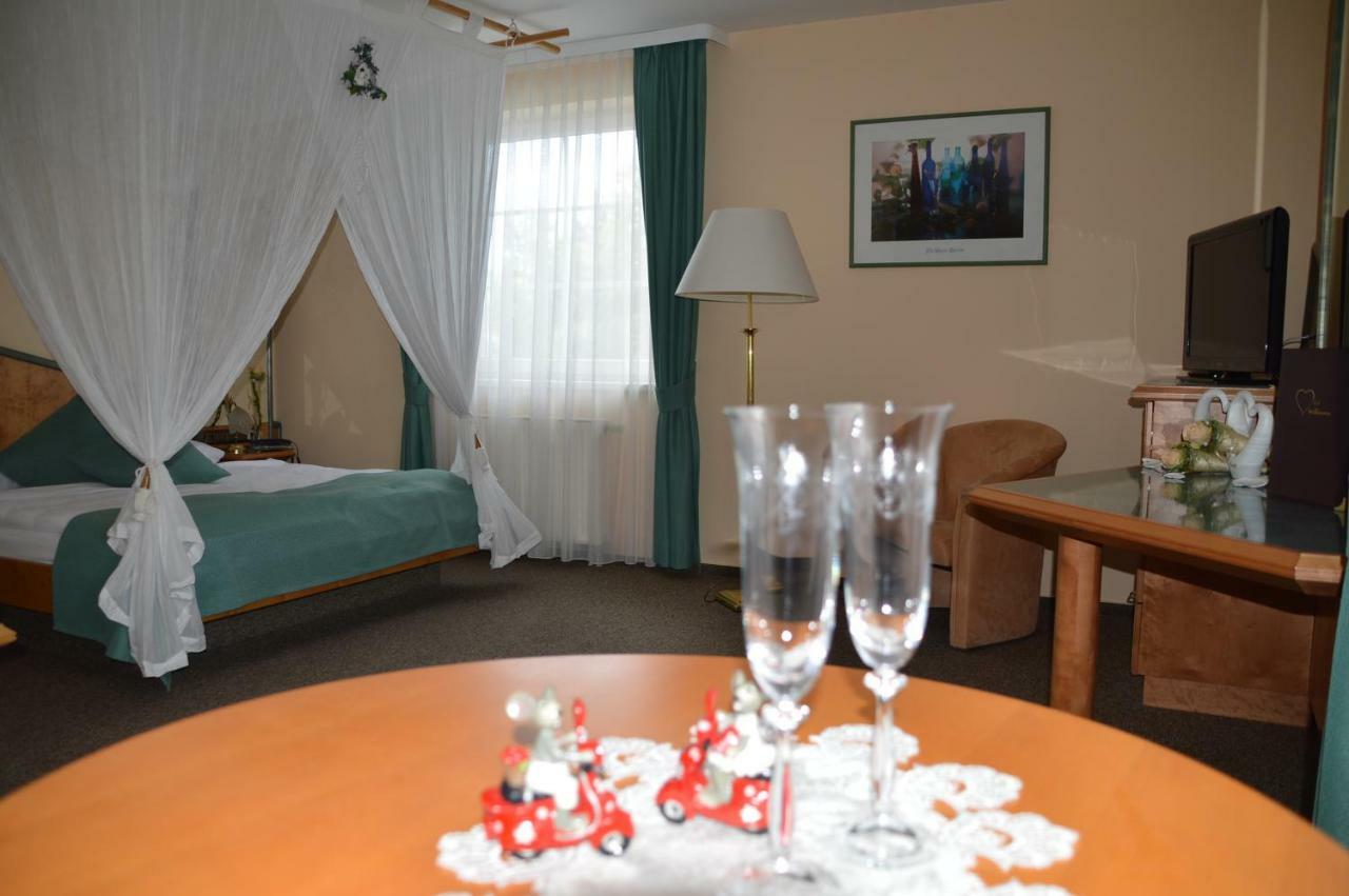 Hotel Auerhahn มาสเซอร์แบร์ก ภายนอก รูปภาพ